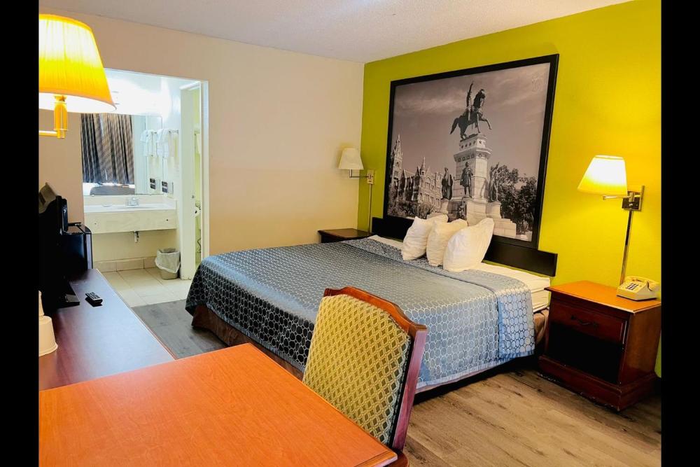 Full Bed Non-Smoking interior